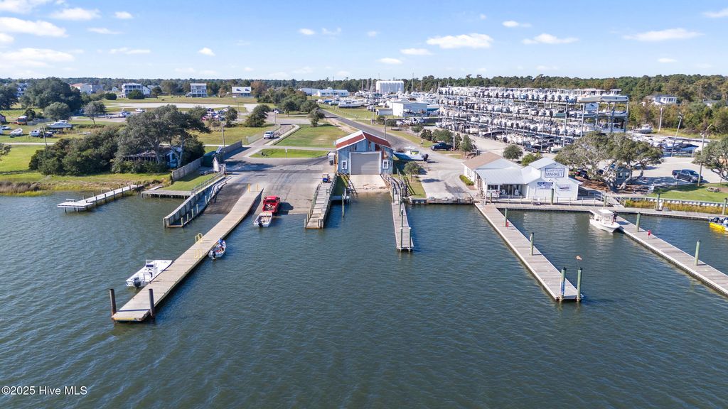 Image 95 of property listing at 108 Dragonfly Lane, Hampstead, NC 28443