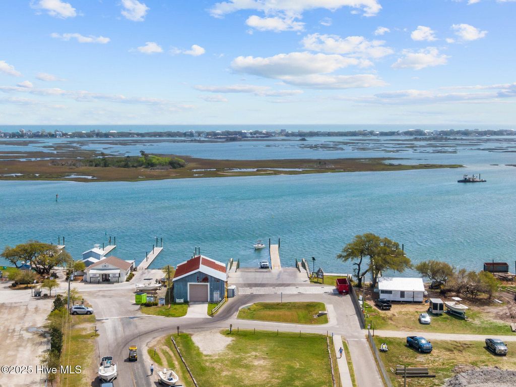 Image 98 of property listing at 108 Dragonfly Lane, Hampstead, NC 28443