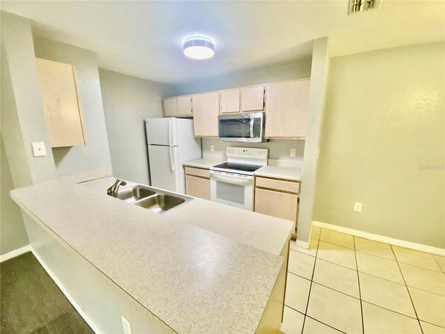 5479 VINELAND ROAD 9211, Orlando, FL 32811