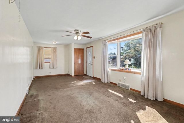 2860 MORNINGSIDE DR, Camp Hill, PA 17011