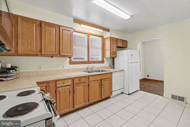 2860 MORNINGSIDE DR, Camp Hill, PA 17011