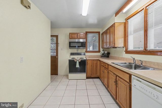 2860 MORNINGSIDE DR, Camp Hill, PA 17011