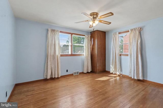 2860 MORNINGSIDE DR, Camp Hill, PA 17011
