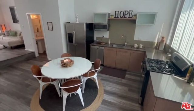 4151 Redwood Avenue 211, Los Angeles, CA 90066