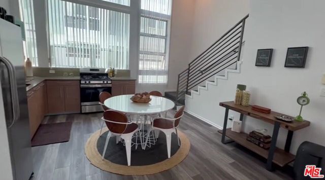 4151 Redwood Avenue 211, Los Angeles, CA 90066