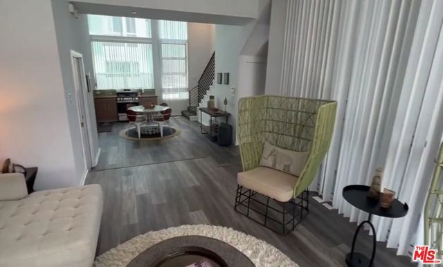 4151 Redwood Avenue 211, Los Angeles, CA 90066