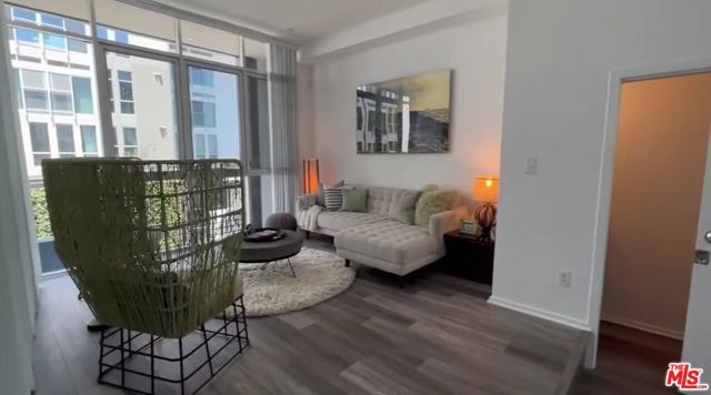 4151 Redwood Avenue 211, Los Angeles, CA 90066