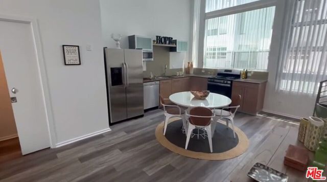 4151 Redwood Avenue 211, Los Angeles, CA 90066