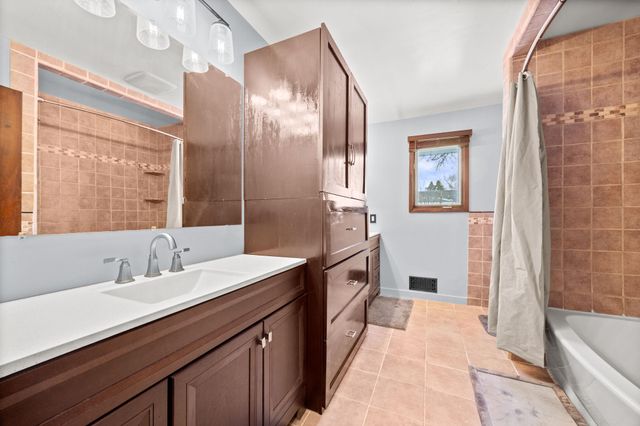 1020 Roberts Road SW, Hutchinson, MN 55350