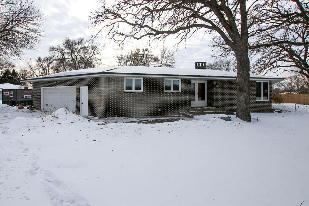 1020 Roberts Road SW, Hutchinson, MN 55350