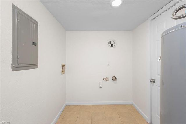 253 Waverly Dr, Virginia Beach, VA 23452