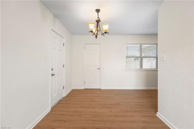 253 Waverly Dr, Virginia Beach, VA 23452