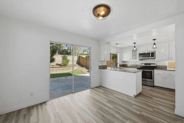 1692 Harbor Dr, Vista, CA 92081