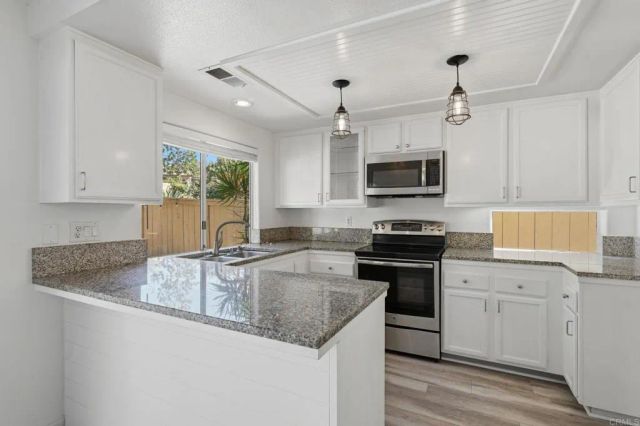 1692 Harbor Dr, Vista, CA 92081