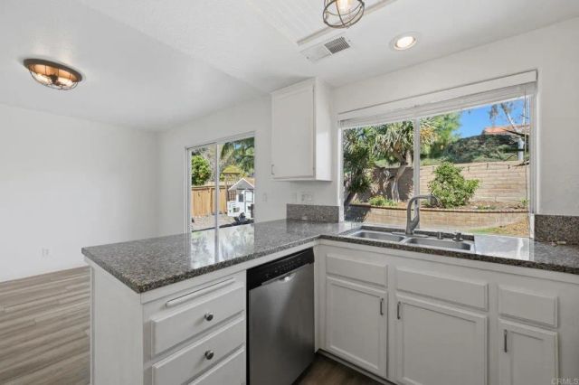 1692 Harbor Dr, Vista, CA 92081