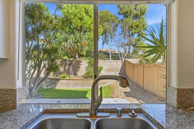 1692 Harbor Dr, Vista, CA 92081