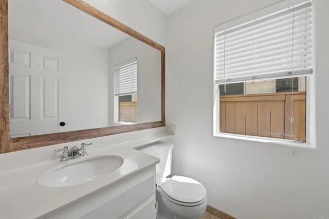 1692 Harbor Dr, Vista, CA 92081