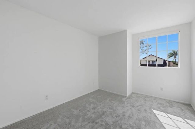 1692 Harbor Dr, Vista, CA 92081