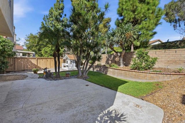 1692 Harbor Dr, Vista, CA 92081