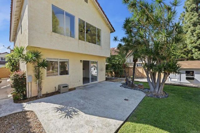 1692 Harbor Dr, Vista, CA 92081