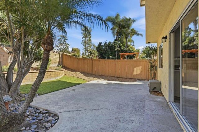 1692 Harbor Dr, Vista, CA 92081