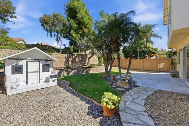 1692 Harbor Dr, Vista, CA 92081
