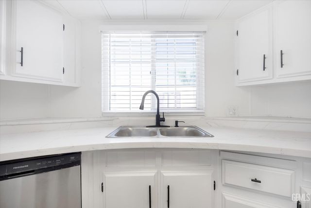 92 Cinnamon Lane, Bakersfield, CA 93308