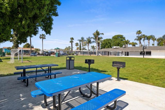 92 Cinnamon Lane, Bakersfield, CA 93308