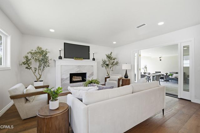 960 Crestview Drive, Pasadena, CA 91107