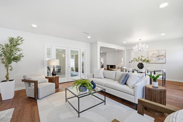 960 Crestview Drive, Pasadena, CA 91107
