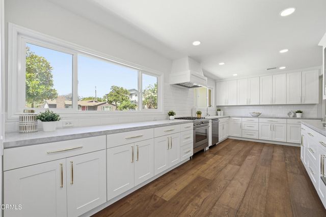 960 Crestview Drive, Pasadena, CA 91107
