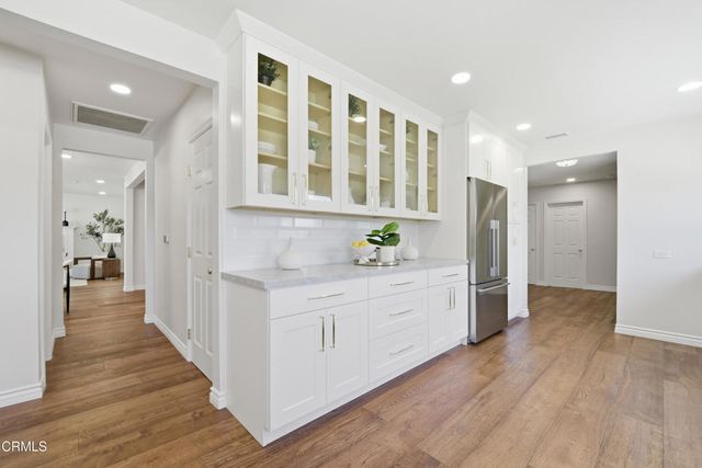 960 Crestview Drive, Pasadena, CA 91107