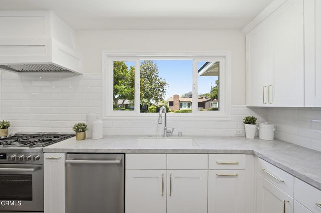 960 Crestview Drive, Pasadena, CA 91107