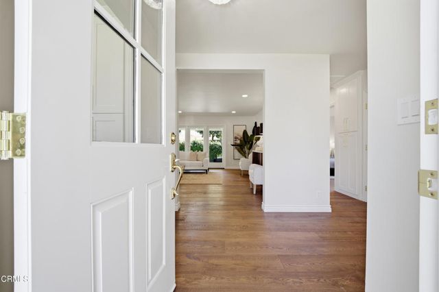 960 Crestview Drive, Pasadena, CA 91107