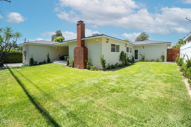 960 Crestview Drive, Pasadena, CA 91107