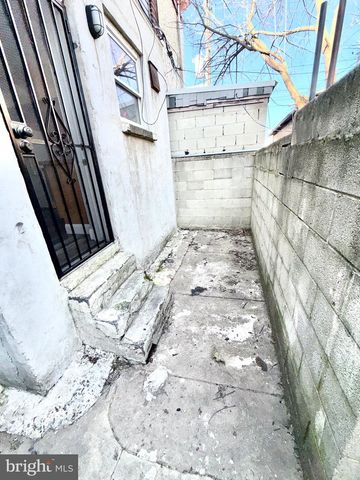 3063 N FRONT ST, Philadelphia, PA 19133