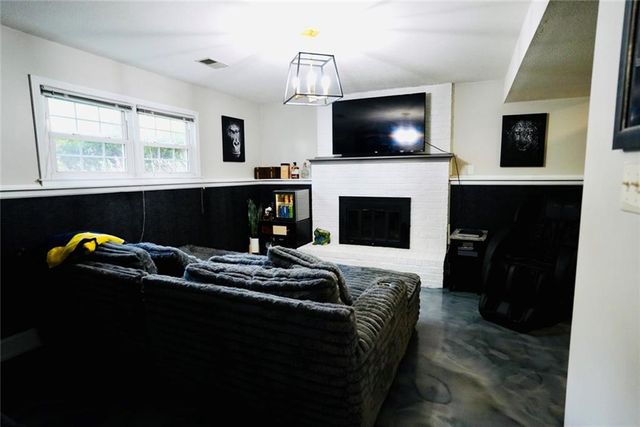 1623 SE Silkwood Lane, Lee's Summit, MO 64063