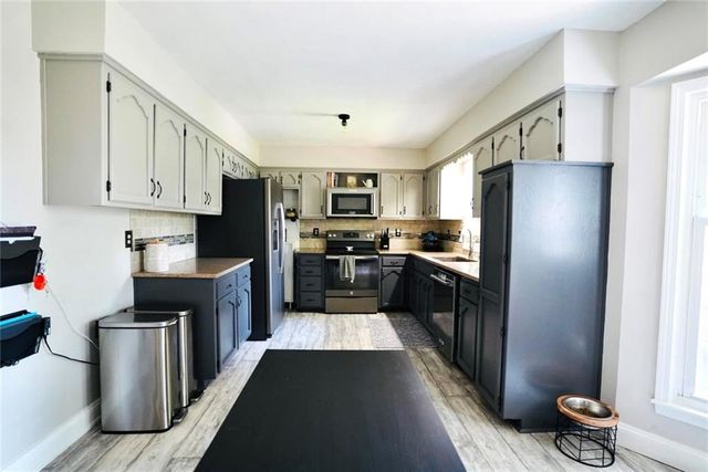 1623 SE Silkwood Lane, Lee's Summit, MO 64063