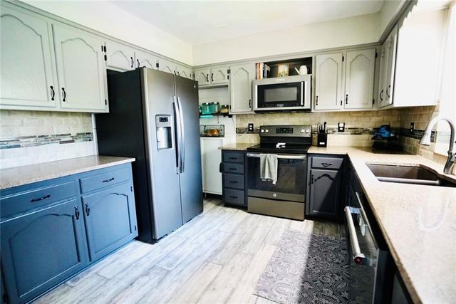1623 SE Silkwood Lane, Lee's Summit, MO 64063