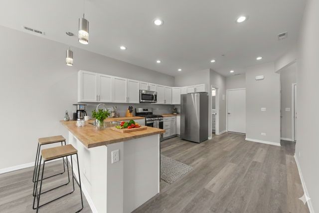 600 W Pleasant Lane A3, Lombard, IL 60148