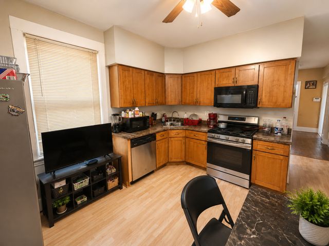 2243 S KENILWORTH Avenue, Berwyn, IL 60402