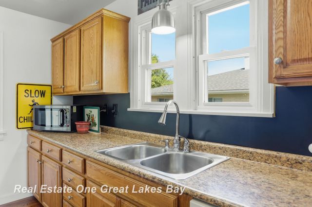 1835 Hemmeter Road, Saginaw, MI 48638