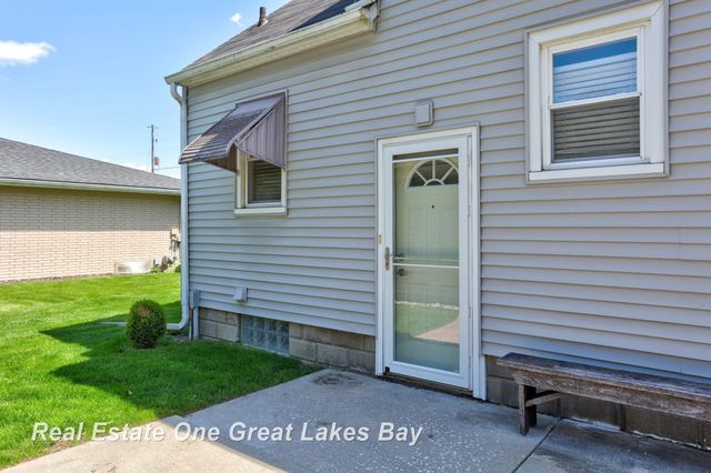 1835 Hemmeter Road, Saginaw, MI 48638