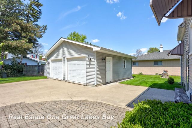 1835 Hemmeter Road, Saginaw, MI 48638