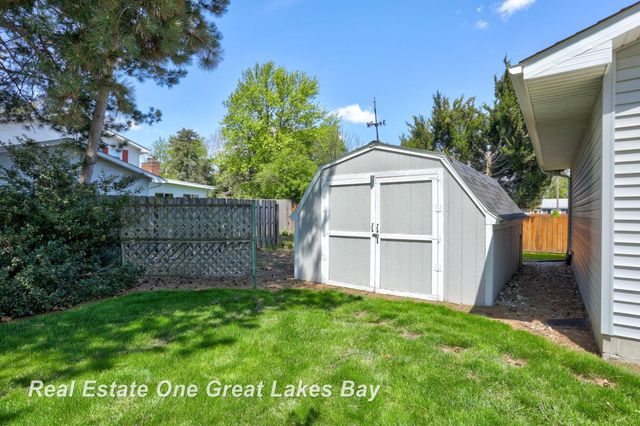 1835 Hemmeter Road, Saginaw, MI 48638