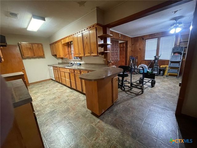 220 Davis Avenue, Port Lavaca, TX 77979