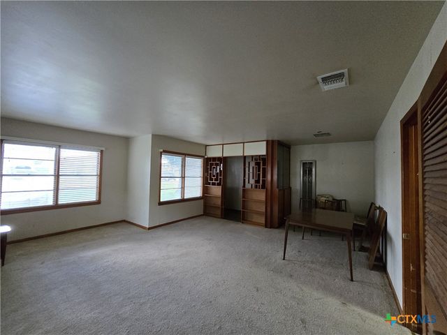 220 Davis Avenue, Port Lavaca, TX 77979