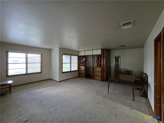 220 Davis Avenue, Port Lavaca, TX 77979