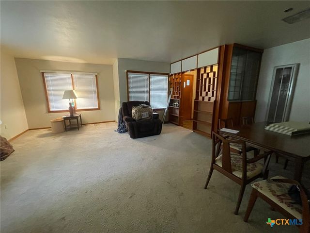 220 Davis Avenue, Port Lavaca, TX 77979