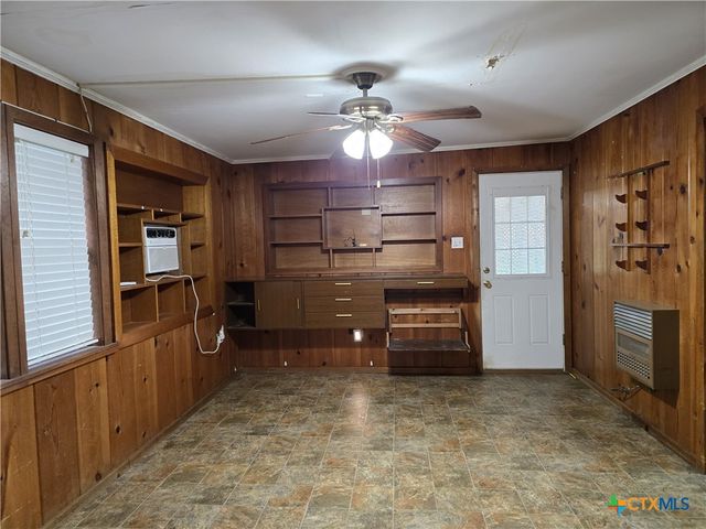220 Davis Avenue, Port Lavaca, TX 77979